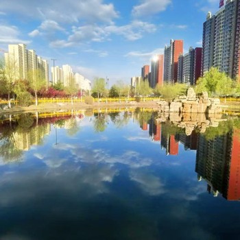 [摄影] 湖蓝渗白